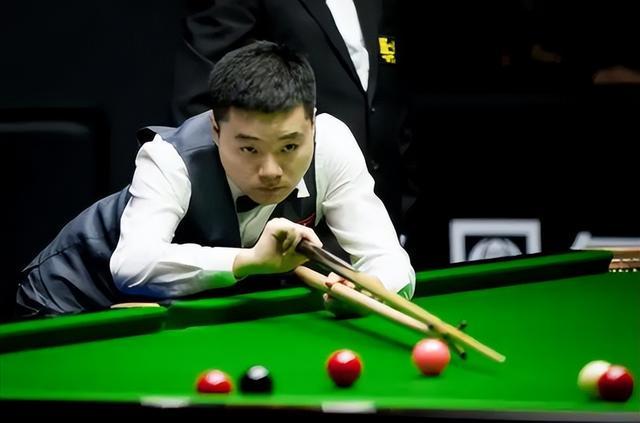 而曼联则希 而曼联则希