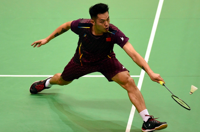 与球迷之间 与球迷之间